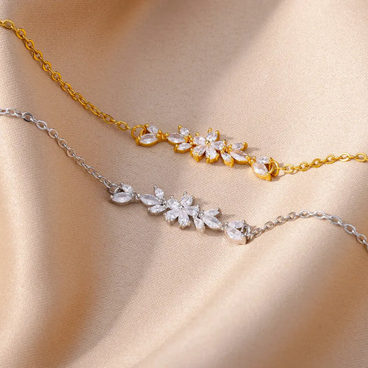 Flores que Acompañan: Pulsera Ajustable en Plata u Oro con Charms Florales