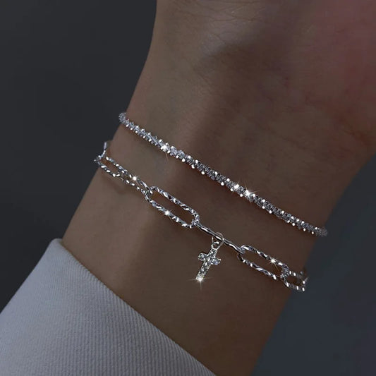 Doble Encanto: Pulseras en Plata en Modelos Combinados