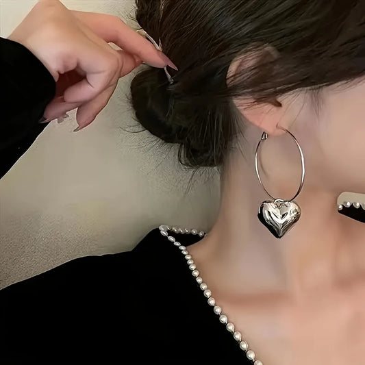 Latido Dorado: Aros en Plata u Oro con Dije de Corazón