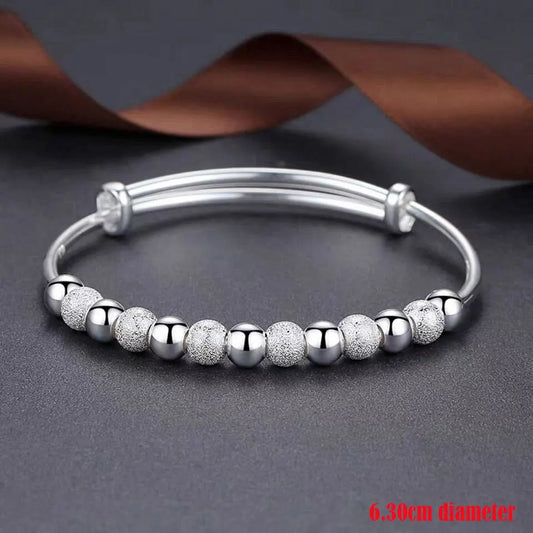 Equilibrio Brillante: Pulsera Bangle Ajustable en Plata con Esferas Alternas Mate y Pulidas