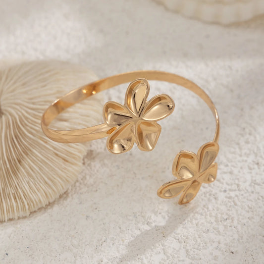 Poder Natural: Brazalete Abierto en Plata u Oro con Detalles Florales o Marinos