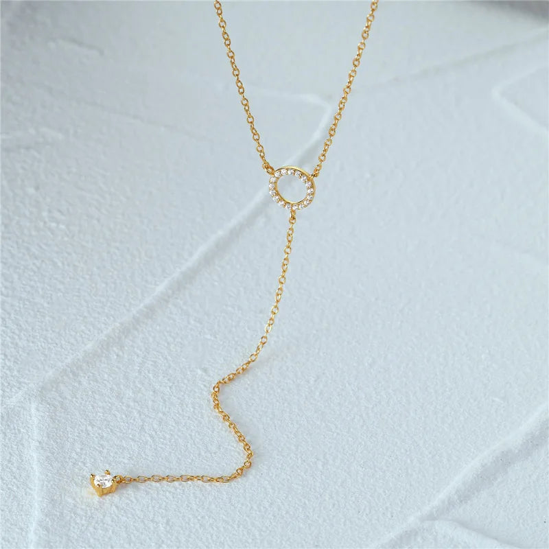 Doble Armonía: Collar de Dos Capas con Colgante en Forma de Círculo