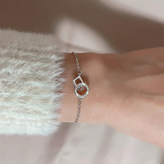 Cadenas con Alma: Pulsera en Plata con Eslabones de Patrones Variados