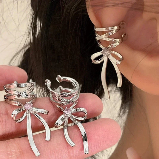 Lazo de Encanto: Ear Cuff con Diseño de Moño