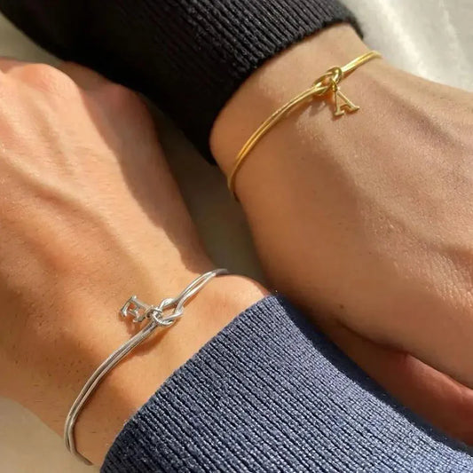 Inicial de Luz: Pulsera en Plata u Oro con Charm Personalizado de Letra