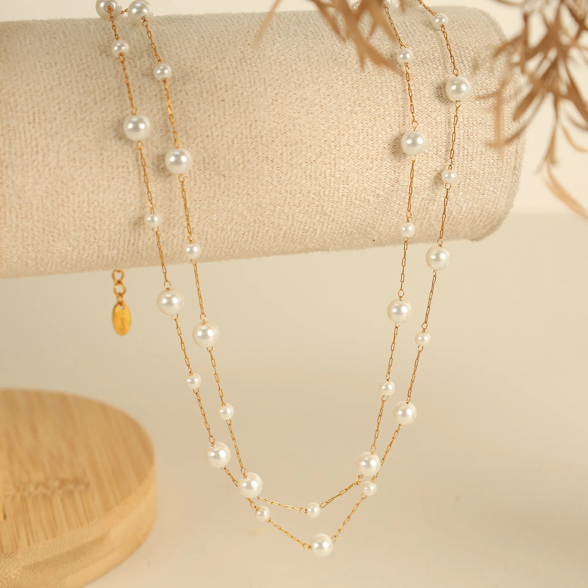 Luz Delicada: Collar Fino con Perlas o Zirconias