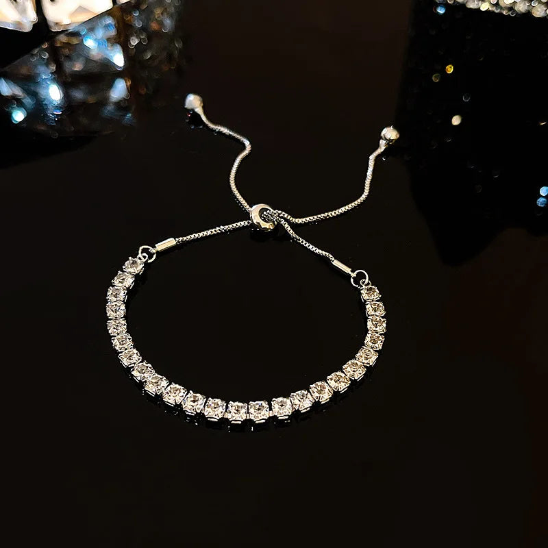 Brillo a Tu Ritmo: Pulsera Ajustable en Plata u Oro con Zirconias de Fantasía