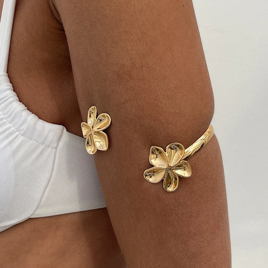 Poder Natural: Brazalete Abierto en Plata u Oro con Detalles Florales o Marinos