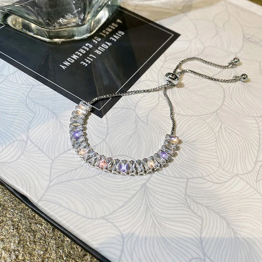 Brillo a Tu Ritmo: Pulsera Ajustable en Plata u Oro con Zirconias de Fantasía