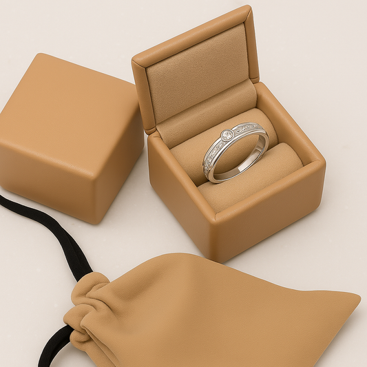 Dualidad Perfecta: Anillo en Plata con Zirconias y Solitario