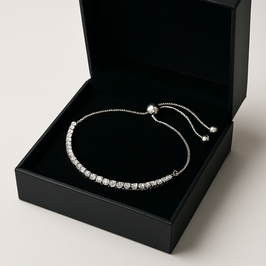 Encaje Perfecto: Pulsera Ajustable en Plata con Zirconias