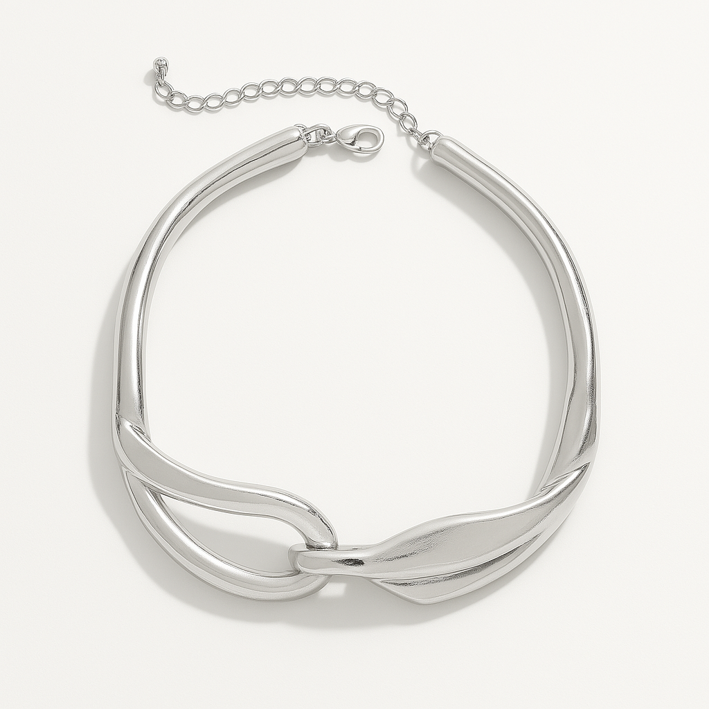 Forma Libre: Collar Macizo en Oro o Plata con Diseño Irregular