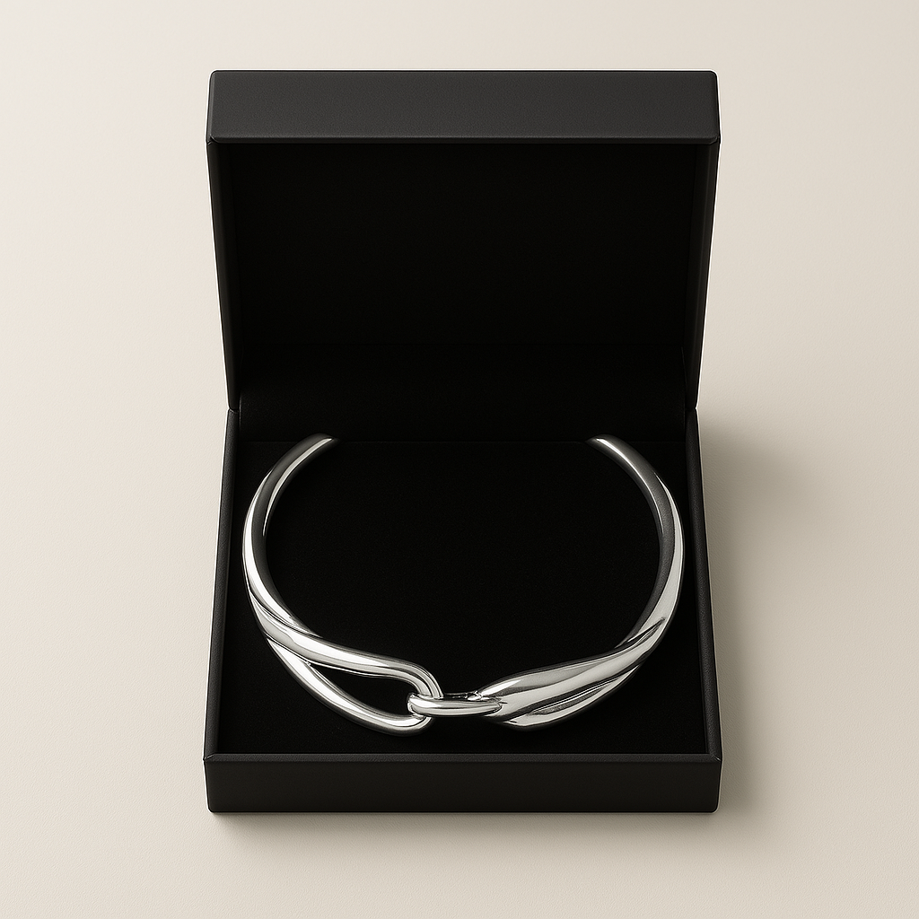 Forma Libre: Collar Macizo en Oro o Plata con Diseño Irregular